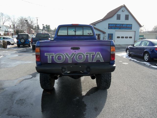Toyota Tacoma AWD SL Pickup Truck