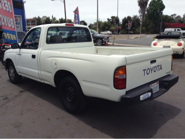 Toyota Tacoma ES 2.4L AUTO Pickup Truck