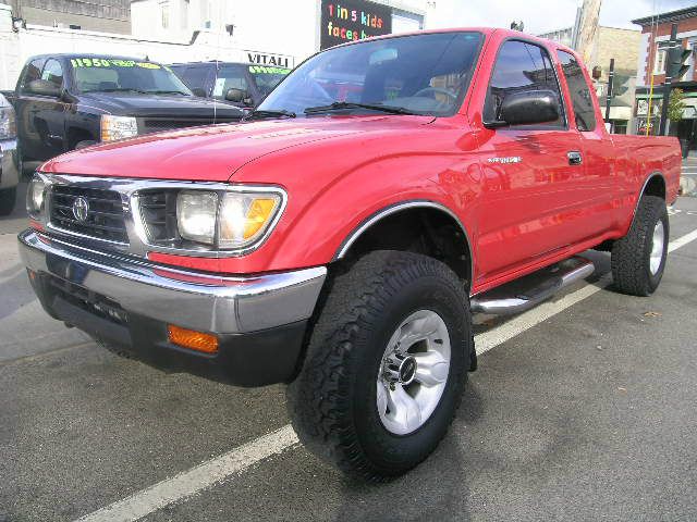 Toyota Tacoma 1997 photo 2