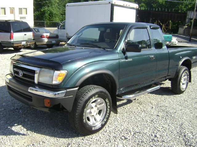 Toyota Tacoma LT Pickup 4D 6 1/2 Ft Pickup Truck