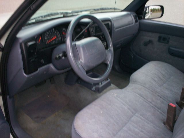 Toyota Tacoma 2000 photo 2