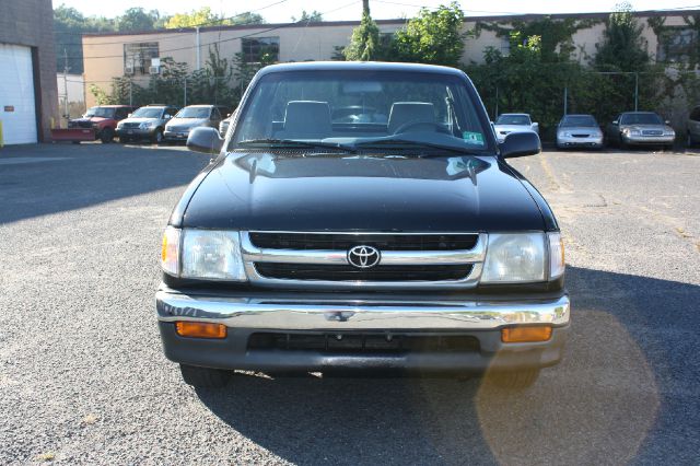 Toyota Tacoma ES 2.4L AUTO Pickup Truck