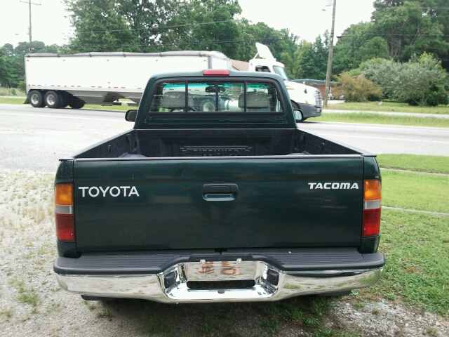 Toyota Tacoma 2000 photo 2
