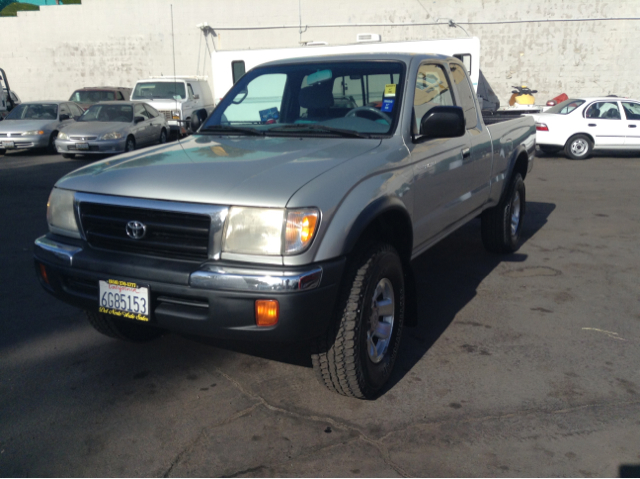 Toyota Tacoma SLT Laramie Big Horn Pickup Truck