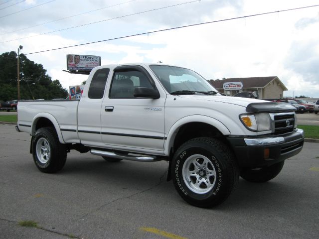Toyota Tacoma 2000 photo 2