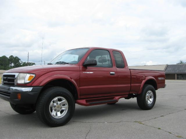 Toyota Tacoma SLT Laramie Big Horn Pickup Truck