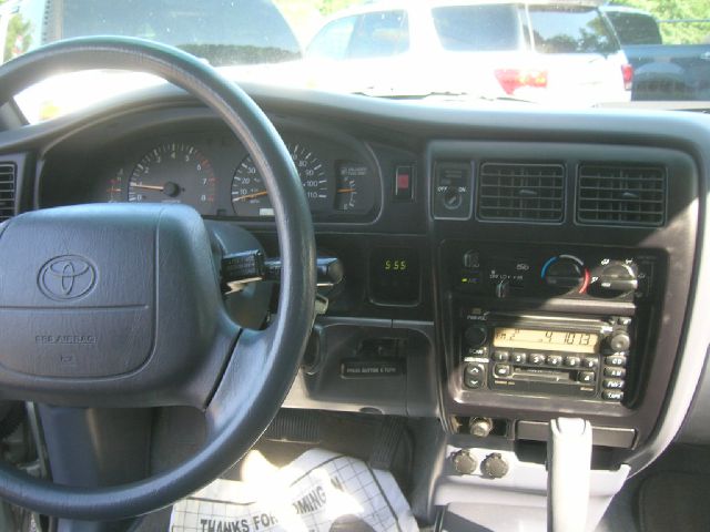 Toyota Tacoma 2000 photo 7