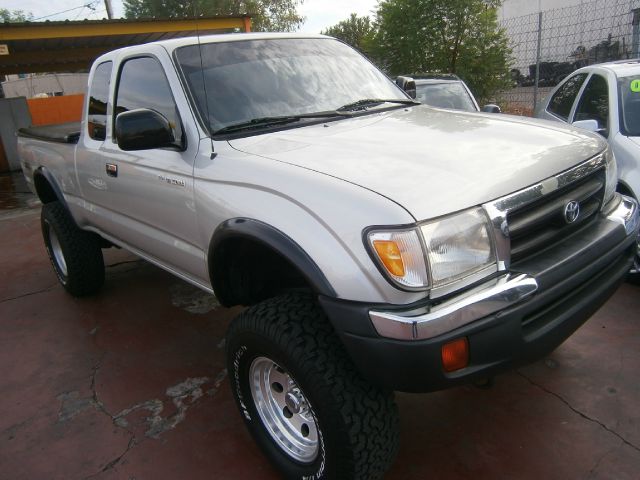 Toyota Tacoma 2000 photo 1