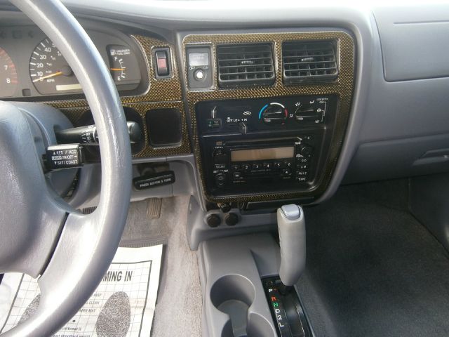 Toyota Tacoma 2000 photo 2