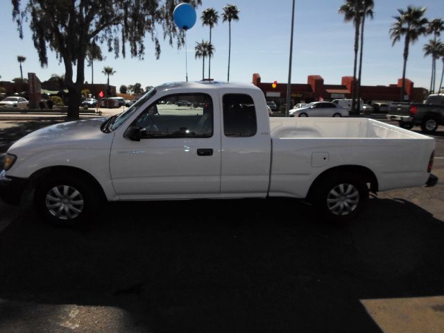 Toyota Tacoma 2000 photo 2