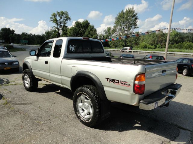 Toyota Tacoma LT Pickup 4D 6 1/2 Ft Pickup Truck