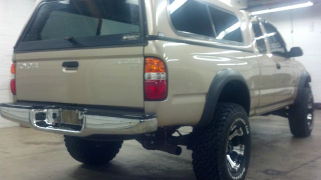 Toyota Tacoma AWD SL Crew Cab Pickup