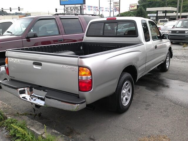Toyota Tacoma 2004 photo 2