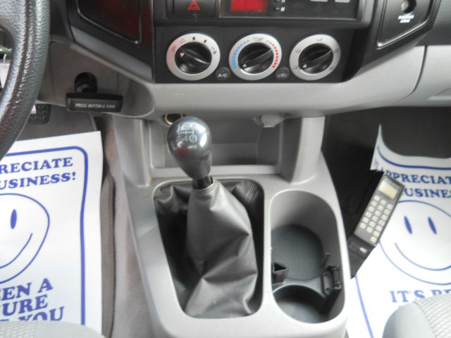 Toyota Tacoma 2005 photo 2