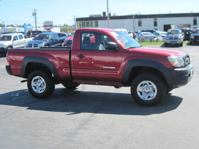 Toyota Tacoma 4WD 4dr AT Pickup Truck