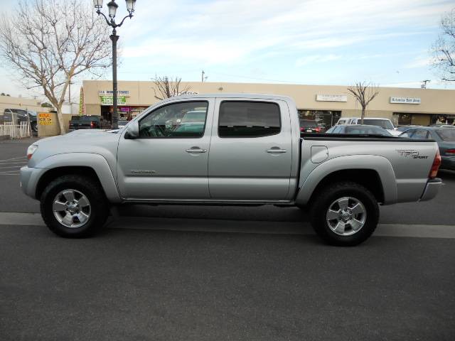 Toyota Tacoma XLT 2WD Pickup