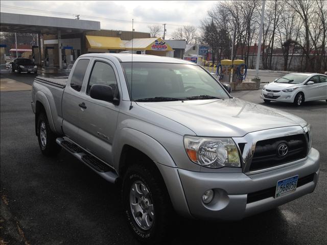 Toyota Tacoma SE W/dvd Pickup Truck