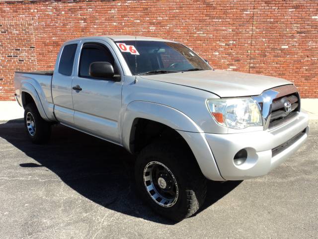 Toyota Tacoma XLT 2WD Pickup