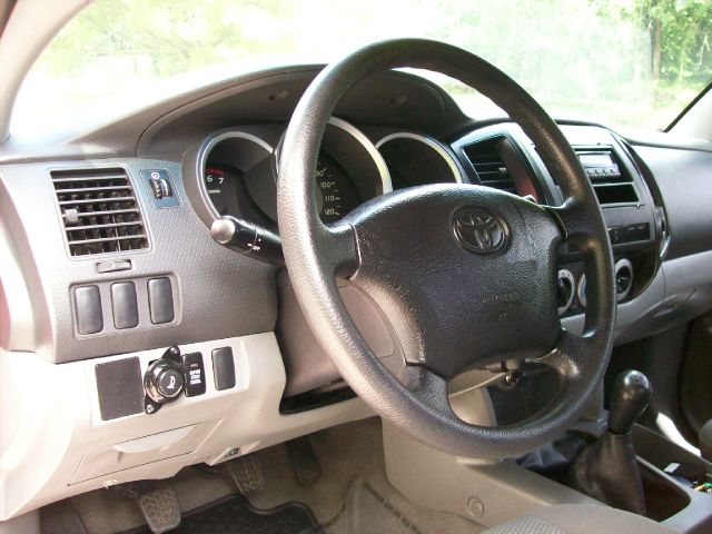 Toyota Tacoma 4WD 4dr AT Pickup Truck