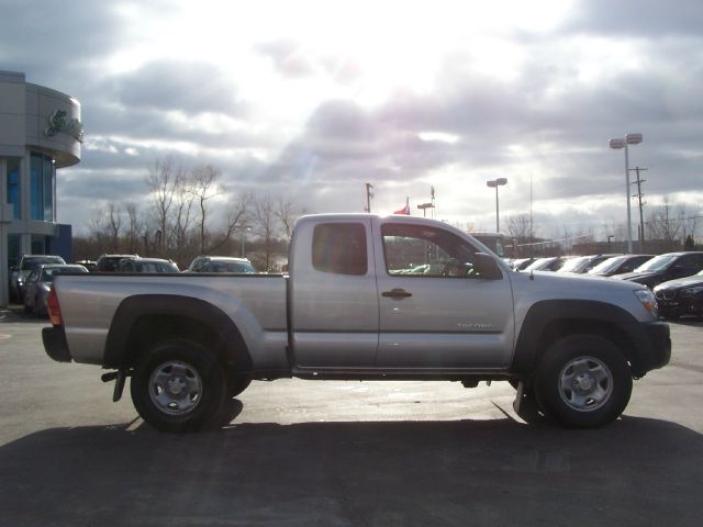 Toyota Tacoma Ext Cab - 4x4 LT At Brookv Pickup Truck