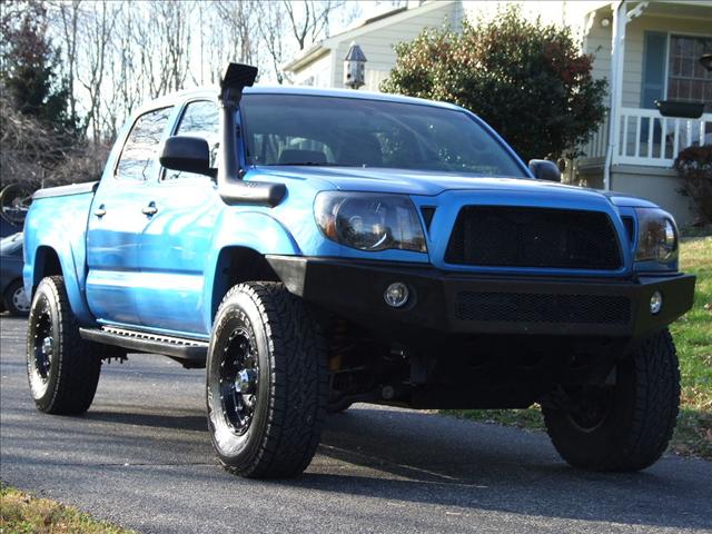 Toyota Tacoma XLT 2WD Crew Cab Pickup
