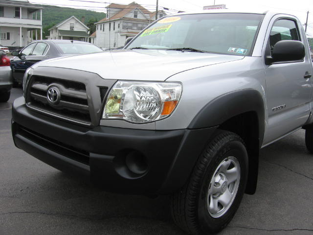 Toyota Tacoma 4WD 4dr AT Pickup Truck