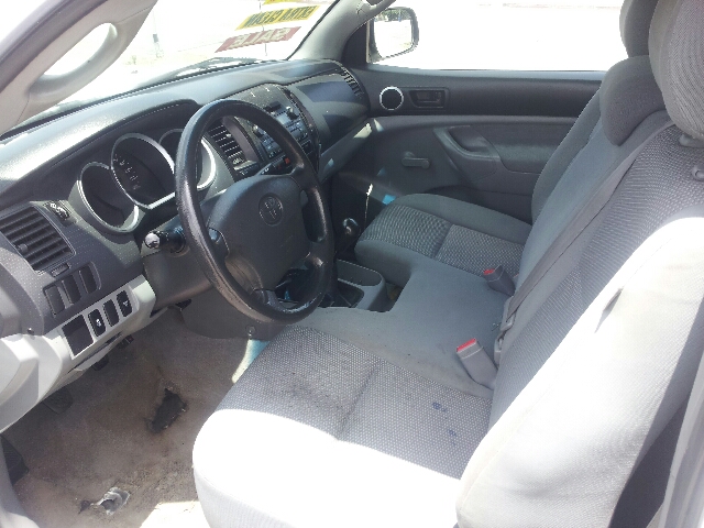 Toyota Tacoma ES 2.4L AUTO Pickup Truck