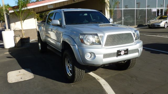 Toyota Tacoma Limited 5-passenger W/nav Pickup Truck