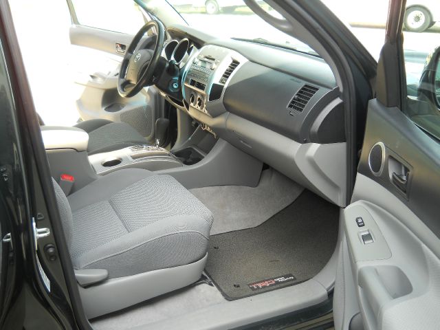 Toyota Tacoma 2010 photo 24