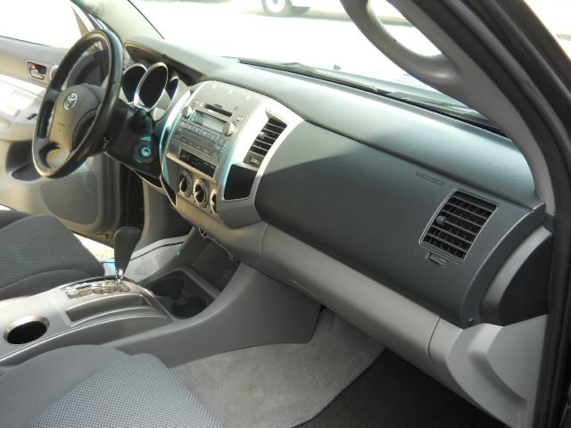 Toyota Tacoma 2010 photo 25