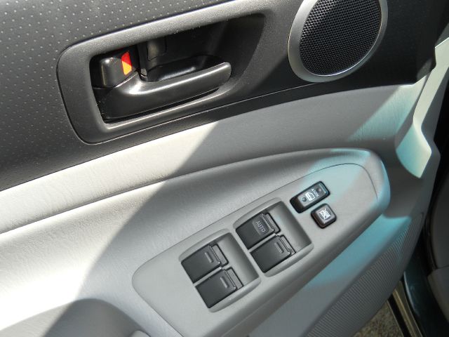 Toyota Tacoma 2010 photo 29