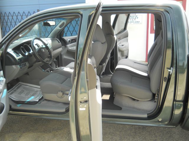 Toyota Tacoma 2010 photo 33