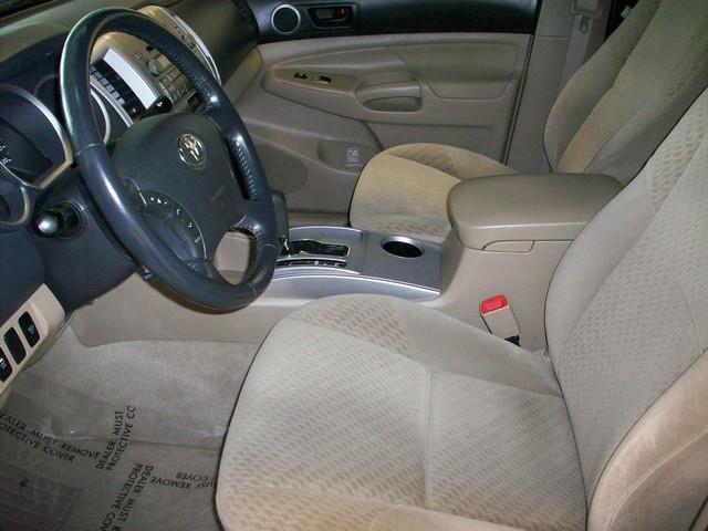 Toyota Tacoma 2010 photo 2
