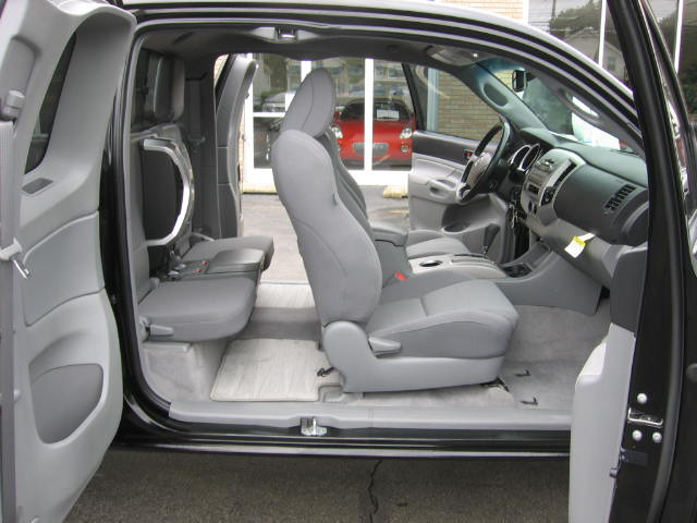 Toyota Tacoma 2011 photo 2