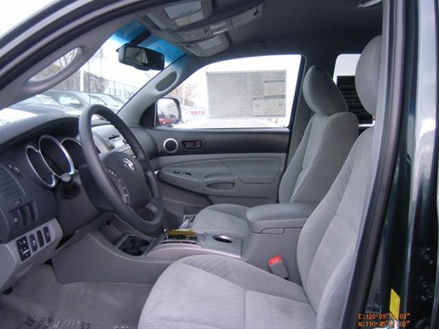 Toyota Tacoma 2011 photo 2