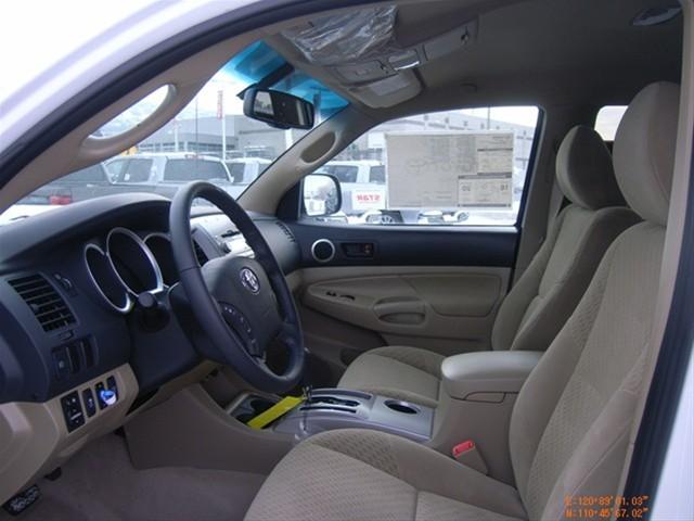 Toyota Tacoma 2011 photo 2