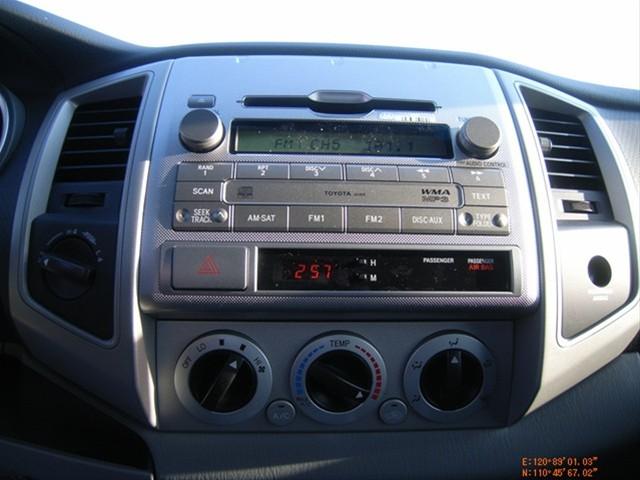 Toyota Tacoma 2011 photo 2