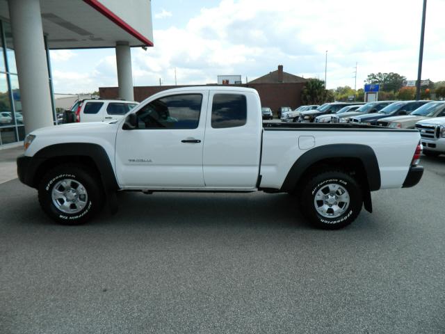 Toyota Tacoma 2011 photo 1