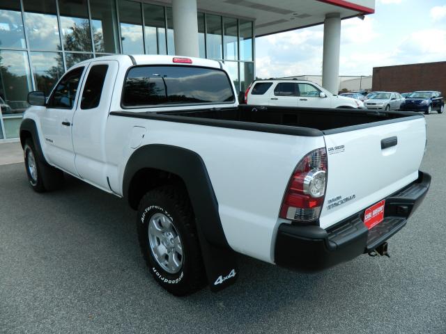 Toyota Tacoma 2011 photo 2