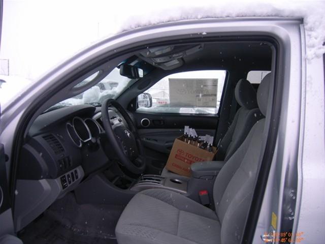 Toyota Tacoma 2011 photo 2