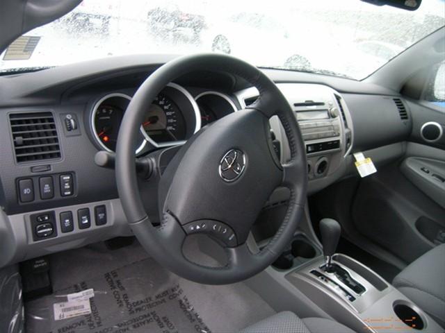 Toyota Tacoma 2011 photo 2