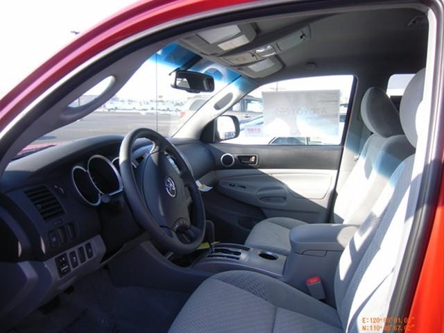 Toyota Tacoma 2011 photo 2