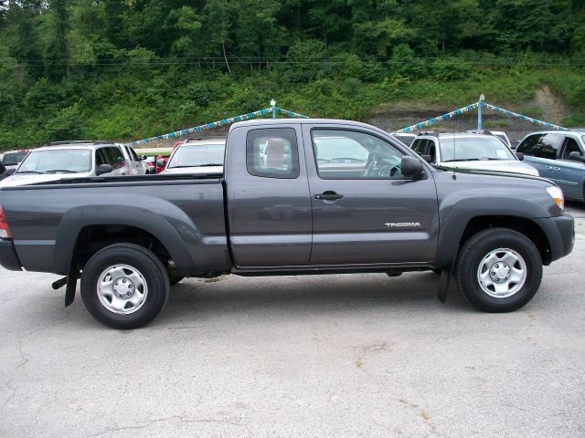 Toyota Tacoma 2011 photo 2