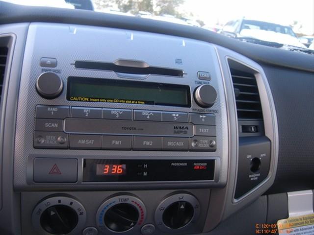 Toyota Tacoma 2011 photo 2