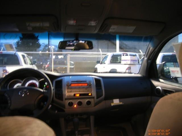 Toyota Tacoma 2011 photo 2