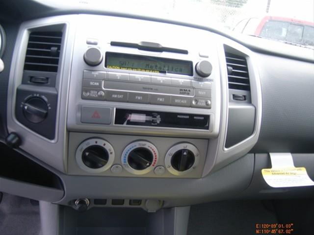 Toyota Tacoma 2011 photo 2
