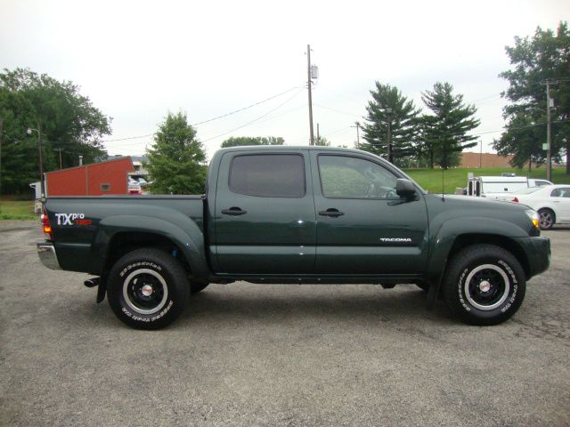 Toyota Tacoma 2011 photo 2