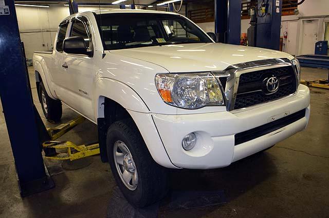 Toyota Tacoma 2011 photo 2