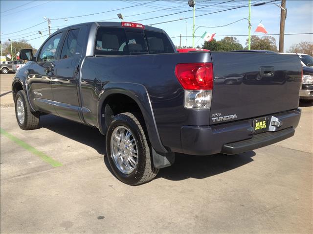 Toyota Tundra 4WD Reg Cab 133.0 SLE1 Pickup Truck