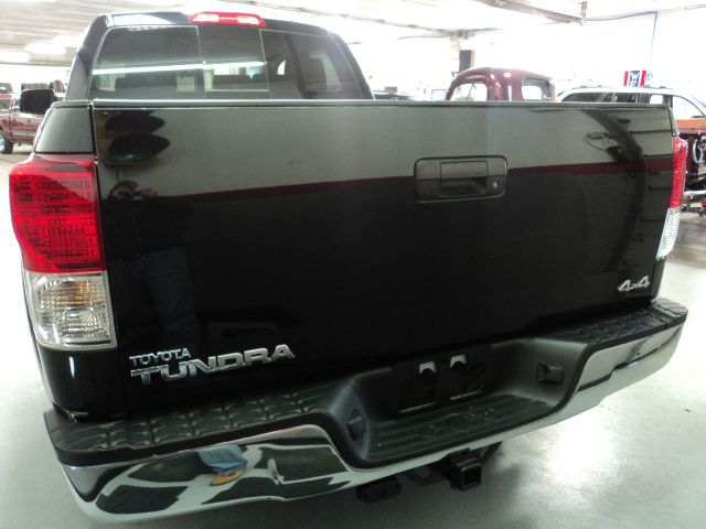 Toyota Tundra 2010 photo 1